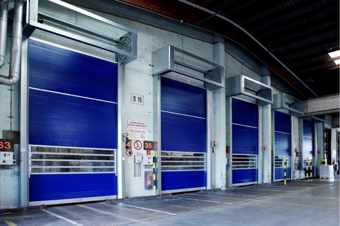 The high-speed turbo roll-up door EFA-STR® opens at an incredible speed up to 4 m/s thanks to its spiral technology, making it our fastest industrial door.