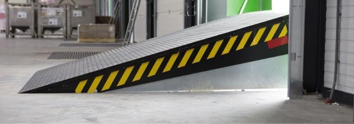 The S-Series Swing Lip dock leveller is equipped with an unique open lip hinge and enables an easy and smooth transition between the warehouse floor and truck.