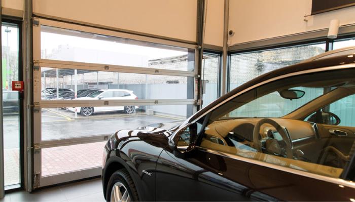 What makes the door so special is that panels do not have vertical dividers, providing a wide panoramic view.