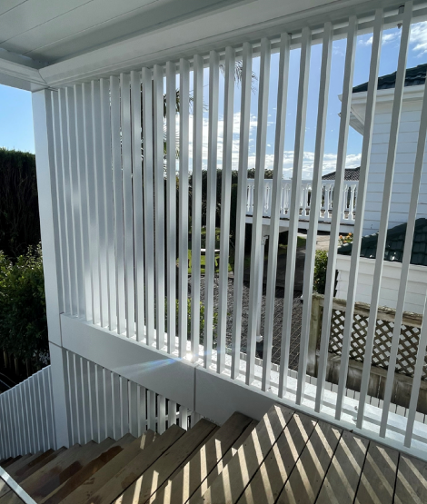 30/70 Vertical Batten screen to cover safety form falling. also runs down the stairs to act as a balustrade.