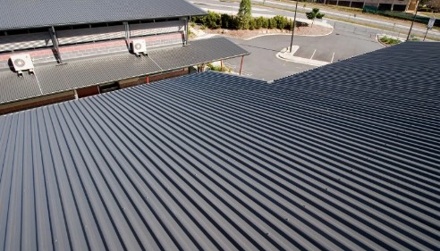 Stratco S7 is a metal trapezoidal roof and wall cladding with a 'square corrugated' form that is 890mm cover and 38mm rib height and is suitable for a minimum roof pitch of three degrees.